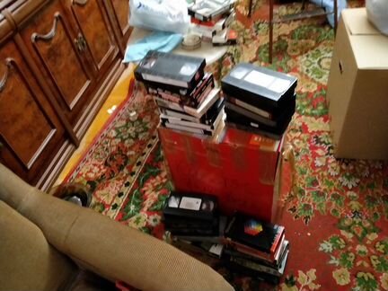 Кассеты для видеомагнитофона и dvd диски