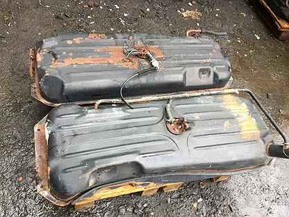 Бензобак мерседес 210 седан. Бак мерседес т1. Автобус мерседес топливный бак на передней арке. Топливный бак на мерседес спринтер на 200 литров. Воздушный фильтр мерседес т1.