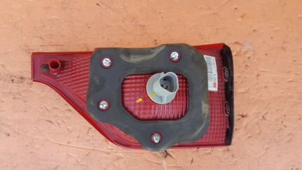 Фонарь в крышку багажника задний левый Kia