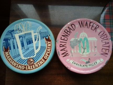 Cтаринные жестяные банки