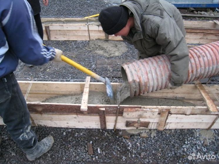 Водопроводный желоб сколачивают из трех досок