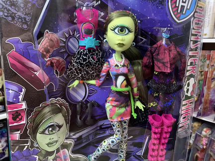 Айрис Клопс люблю моду Монстр Хай кукла в коробке