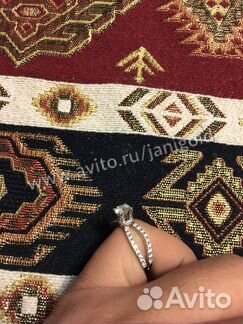 Золотое кольцо с бриллиантом