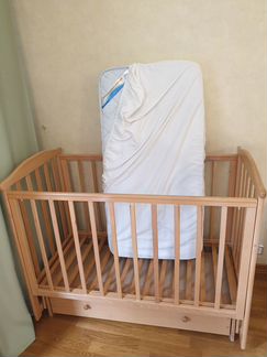 Детская кроватка mothercare + матрас + простыни