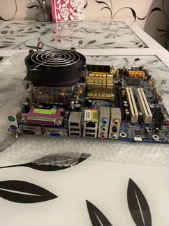 Материнская плата с процессором и памятью