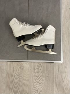 Коньки фигурные детские 34 размер