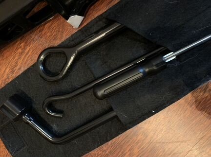 Домкрат ромбический с инструментами