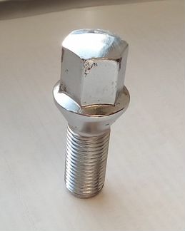 Болт колёсный