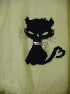 Белая кофточка безрукавка с черным котом