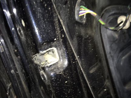 Замок двери передний левый Volkswagen Golf 5G1