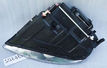 VW Touareg фара новая 2003-2007