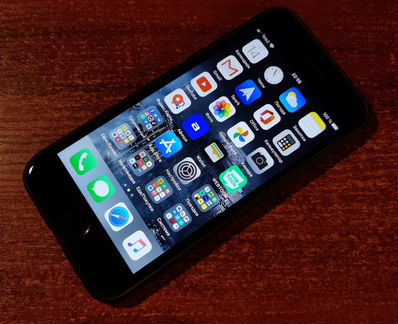 iPhone SE 2020 128 Gb черный с богатым комплектом
