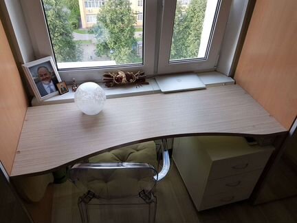 Шкаф и стол