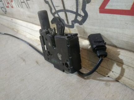 Замок капота Audi A4 B9 2015