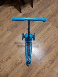 Самокат Y-scoo светящаяся платформа blue