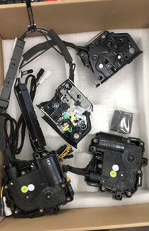 Ауди Порше Таурег доводчики на 2 двери (с 2010гв)