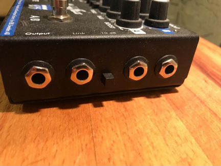 Педаль для бас гитары