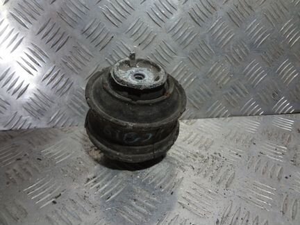 Опора подушка двигателя правая Мерседес 203