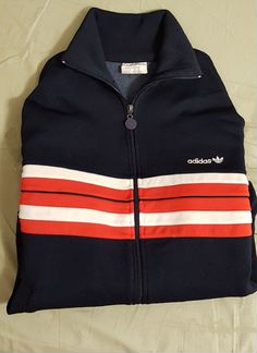 Курточка adidas полистер в хорошем состоянии