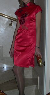 Платье красное атласное в японском стиле р-р 44-46