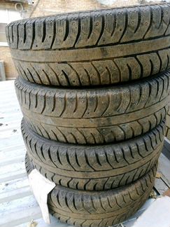 Продам зимнюю резину Bridgestone 215 /70 /16
