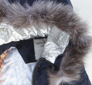 Куртка пуховая 140размер с серебряными пайетками