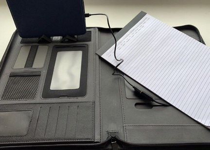 Продам деловую папку-органайзер с пауэрбанком