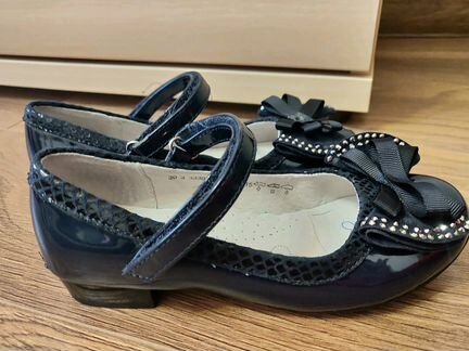 Туфли лаковые 30р