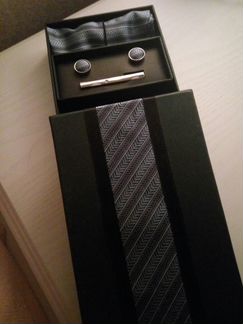 Подарочный набор: галстук, запонки, платок