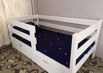 Кровать с матрасом