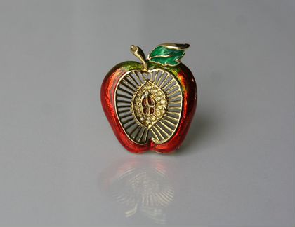 Брошь винтажная эмаль Denecraft яблочко