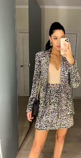 Праздничный костюм в пайетках