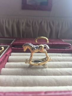 Кольцо Серебряная лошадка с позолотой Женави