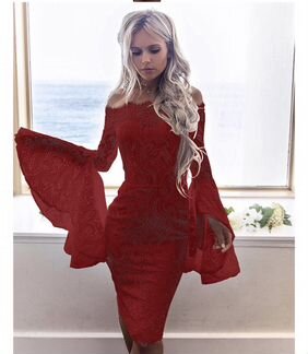 Платье с расклешенными рукавами