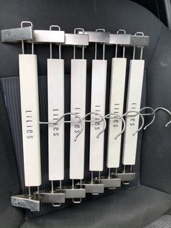 Вешалки с деревянной планкой с клипсами