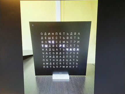 Часы настольные (настенные) Qlocktwo буквенные из