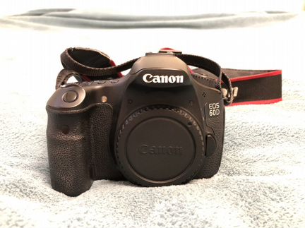 Зеркальный фотоаппарат Canon 60D