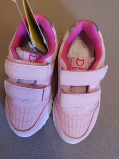 Новые кроссовки котофей 28